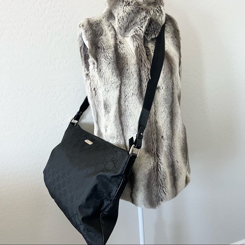Gucci Elegant Black Crossbody Bag - Picture 14 of 14